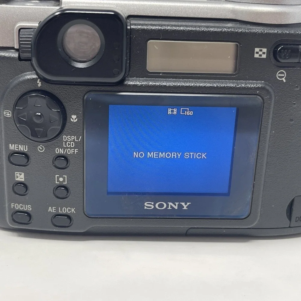 Sony Silver Cyber shot Camera DSC-S75 Carl Zeiss MPEGmovieEX New battery/charger